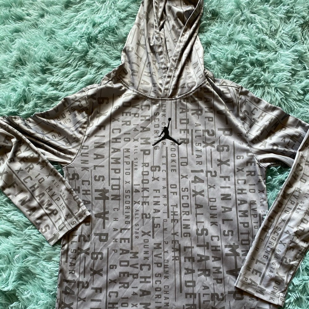 Boys Jordan Dri fit top. Size medium 💕